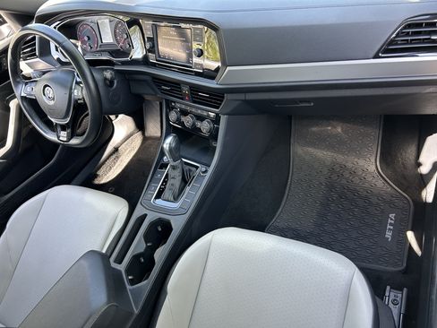 Used 2019 Volkswagen Jetta R-Line w/ R-Line Cold Weather Package FWD image 10