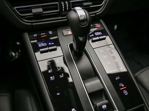 Certified 2026 Porsche Macan AWD/4WD image 31