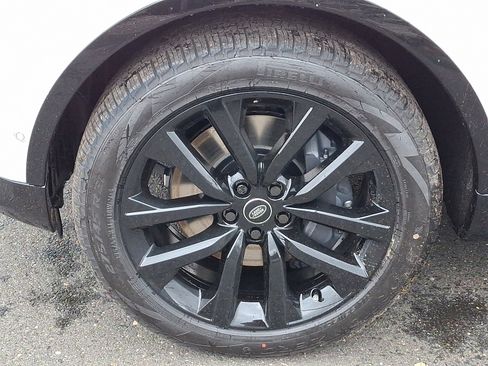 New 2026 Land Rover Discovery Limited Edition image 6