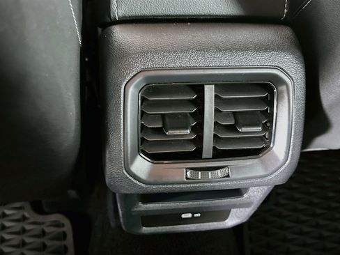 Used 2022 Volkswagen Taos SE FWD image 27