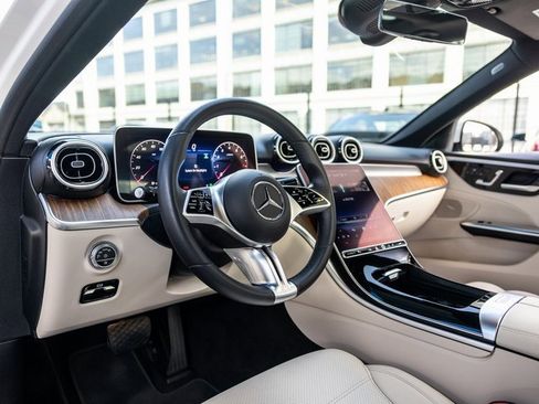 Used 2025 Mercedes-Benz C 300 4MATIC Sedan image 20