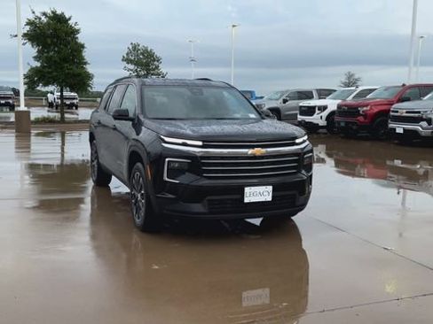 New 2026 Chevrolet Traverse LT w/ Sun and Wheel Package FWD image 4