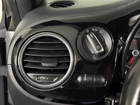 Used 2018 Volkswagen Beetle 2.0T S w/ Style & Comfort Package For S FWD image 18