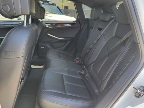 Used 2021 Porsche Macan AWD/4WD image 17