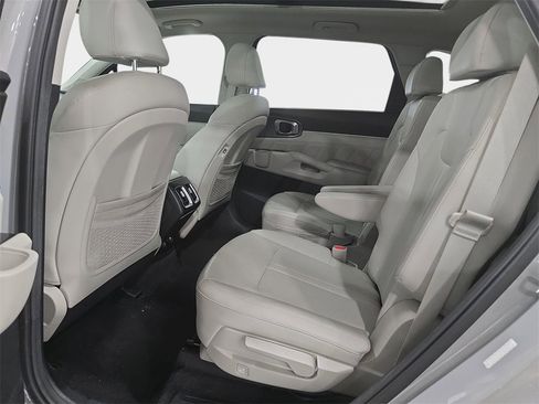 Used 2023 Kia Sorento SX image 12