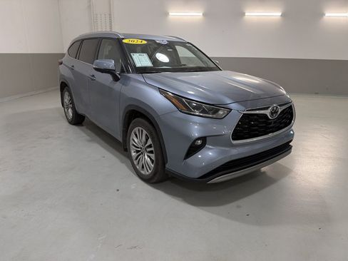 Used 2024 Toyota Highlander Platinum AWD/4WD image 4