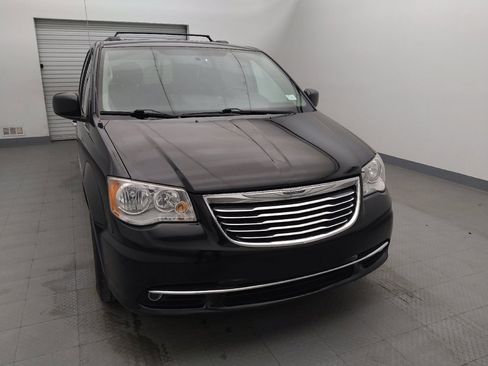 Used 2016 Chrysler Town & Country Touring w/ Driver Convenience Group image 14