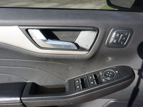 Used 2022 Ford Escape SEL w/ Technology Package FWD image 4