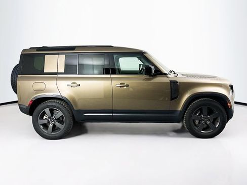 Used 2025 Land Rover Defender 110 S image 4