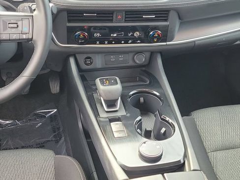Used 2025 Nissan Rogue SV AWD/4WD image 26