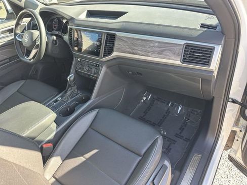 Used 2021 Volkswagen Atlas Cross Sport SE w/ Panoramic Sunroof Package image 28