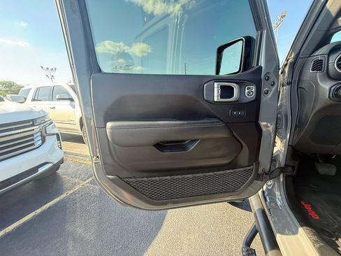 Used 2020 Jeep Gladiator Overland AWD/4WD image 11