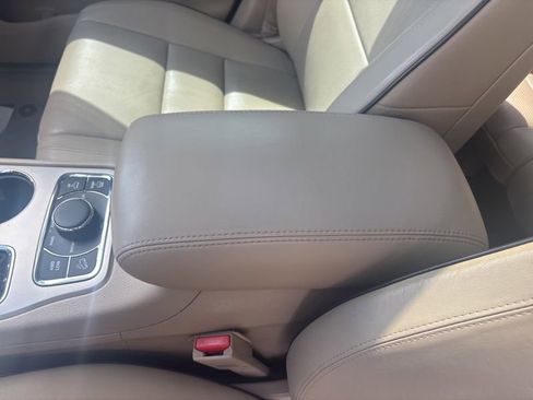 Used 2017 Jeep Grand Cherokee Overland AWD/4WD image 44