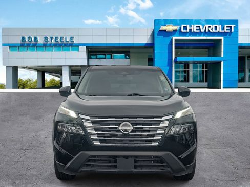 Used 2024 Nissan Rogue SV image 2