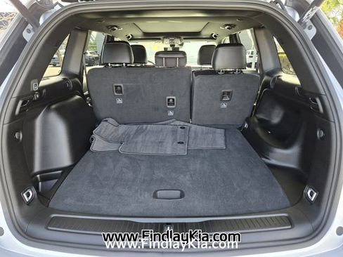 Used 2025 Jeep Grand Cherokee Limited w/ Luxury Tech Group II image 17