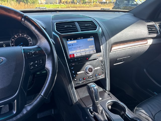 Used 2017 Ford Explorer Platinum AWD/4WD image 17