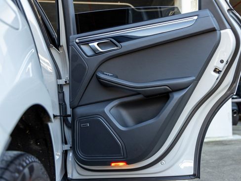 Certified 2024 Porsche Macan image 45