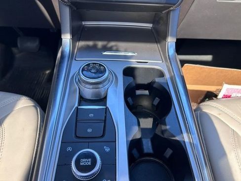 Used 2020 Ford Explorer Platinum w/ Premium Technology Package image 18