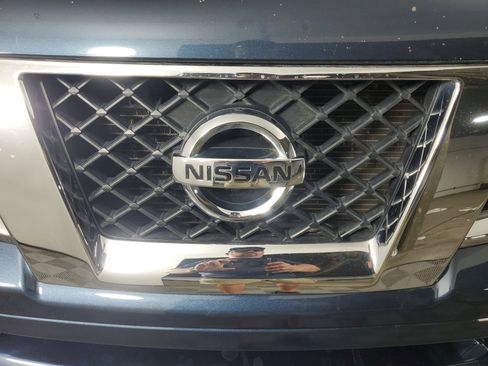 Used 2017 Nissan Frontier SV w/ SV Value Truck Package AWD/4WD image 10