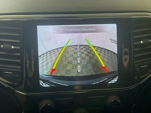 Used 2020 Jeep Grand Cherokee Laredo image 13