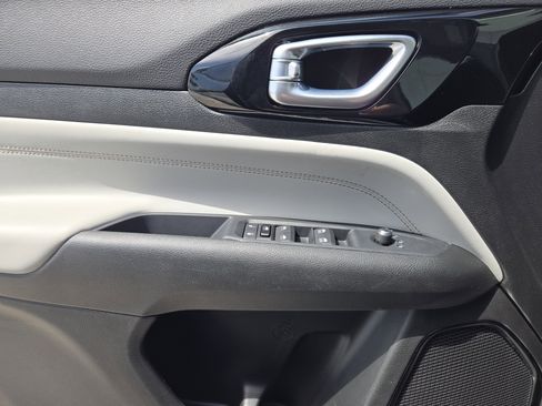 Used 2022 Jeep Compass Limited image 25