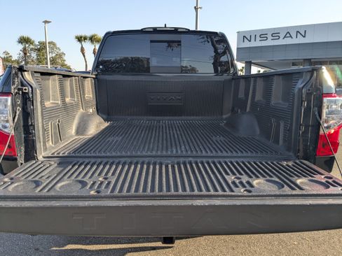 Used 2023 Nissan Titan SV w/ SV Convenience Package image 13