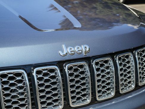 Used 2020 Jeep Grand Cherokee Overland RWD image 9