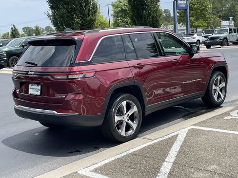 Used 2023 Jeep Grand Cherokee Limited w/ Luxury Tech Group II AWD/4WD image 9