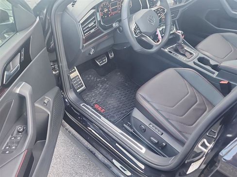 Used 2023 Volkswagen Jetta GLI Autobahn image 10