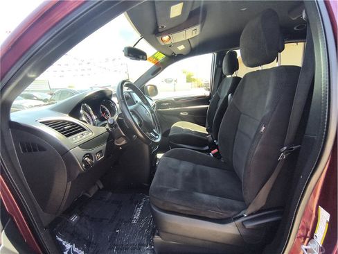 Used 2017 Dodge Grand Caravan SE FWD image 9