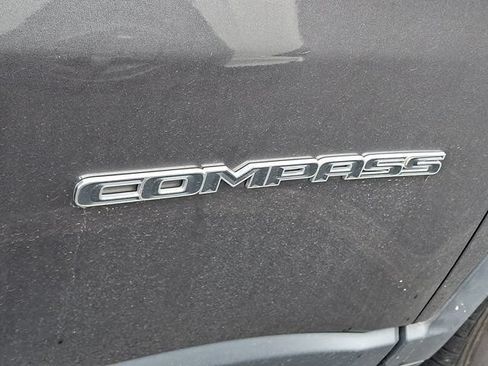 Used 2019 Jeep Compass Latitude w/ Popular Equipment Group AWD/4WD image 8