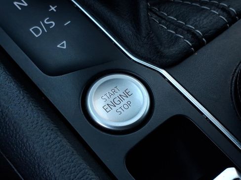 Certified 2023 Volkswagen Atlas Cross Sport SE w/ Panoramic Sunroof Package image 32