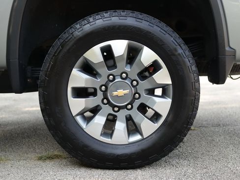 Used 2024 Chevrolet Silverado 2500 LT AWD/4WD image 40