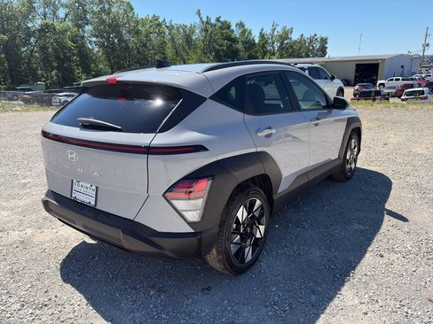 Used 2024 Hyundai Kona SEL w/ Convenience Package FWD image 3