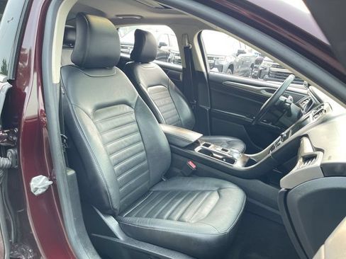 Used 2017 Ford Fusion SE w/ Fusion SE Technology Package FWD image 28
