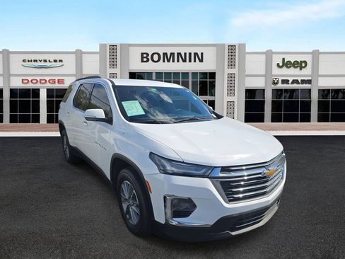 Used 2022 Chevrolet Traverse LT image 2