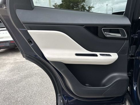 Used 2020 Jaguar F-PACE Prestige image 13