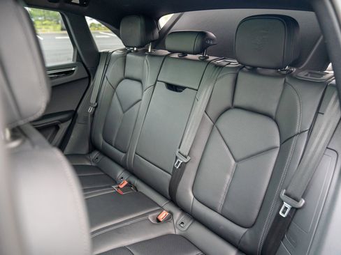 Used 2025 Porsche Macan image 24