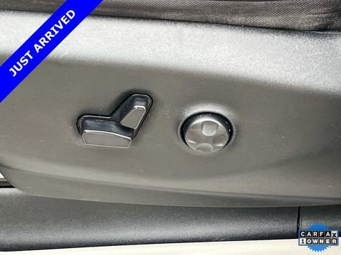 Certified 2020 Chrysler Pacifica Touring-L image 28