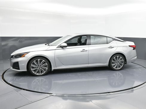 Used 2023 Nissan Altima 2.5 SL image 5