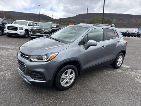 Used 2019 Chevrolet Trax LT w/ LT Convenience Package image 8
