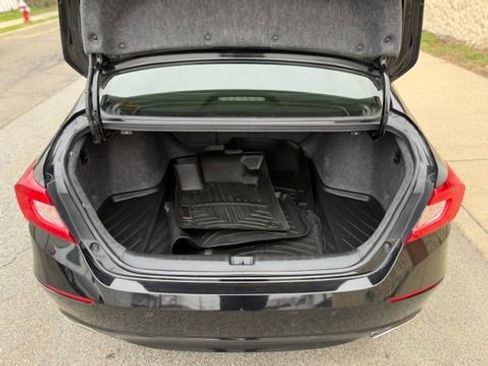 Used 2018 Honda Accord Touring image 14