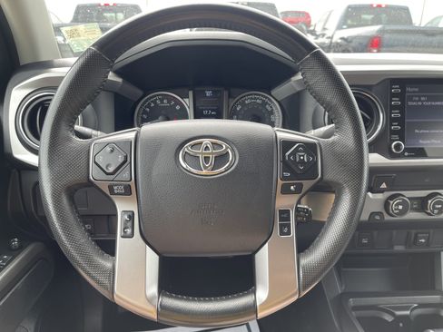 Used 2022 Toyota Tacoma SR5 RWD image 16