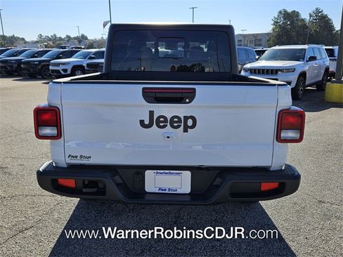 New 2025 Jeep Gladiator Sport image 10