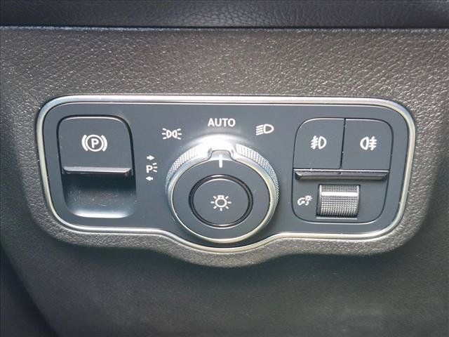 Used 2021 Mercedes-Benz GLB 250 4MATIC image 14