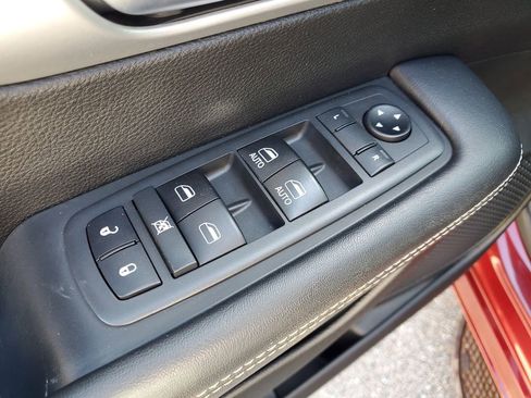 Used 2018 Chrysler Pacifica Touring Plus w/ S Appearance Package image 26