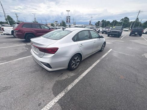 Used 2020 Kia Forte LXS FWD image 17