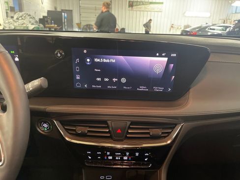 Used 2025 Buick Encore GX Avenir w/ Avenir Convenience Package AWD/4WD image 19