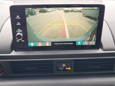 Used 2023 Honda Pilot Touring image 6