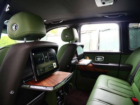 Certified 2023 Rolls-Royce Cullinan w/ Cullinan Package image 30